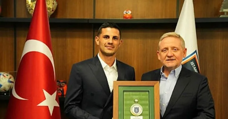 Göksel Gümüşdağ, Konyaspor’a transfer olan Aleksic’e plaket takdim etti