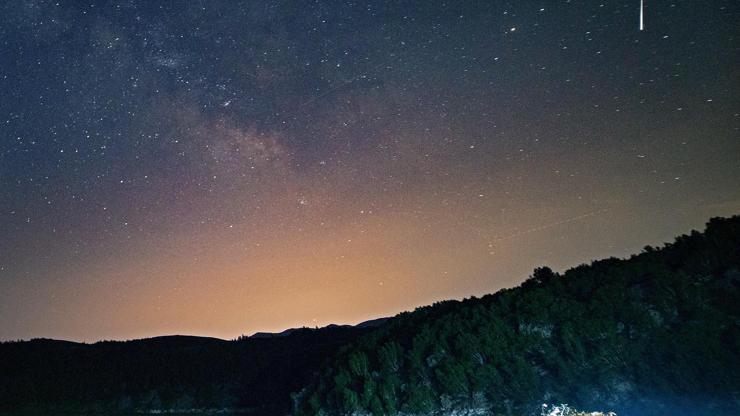 Nemrut Krater Gölü kenarında Perseid meteor yağmurunu gözlemlediler