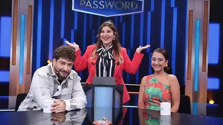 ‘Password’de Şebnem Bozoklu ve Enis Arıkan’ın konuğu Ecem Erkek