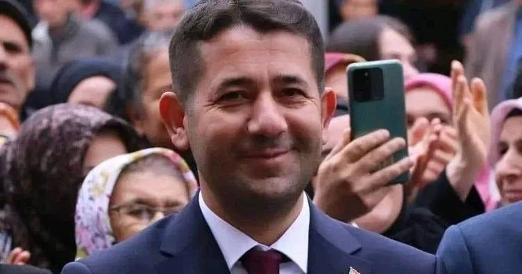 Saimbeyli ve Feke Belediye Başkanları AK Parti’ye geçti