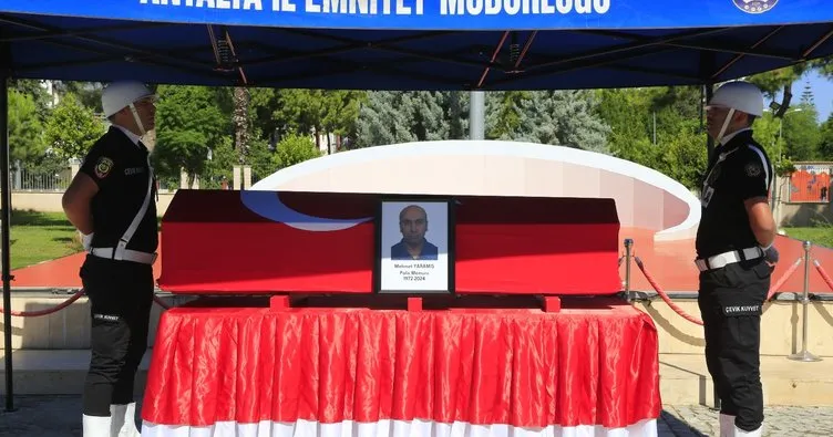 Antalya’da kalp krizi geçiren polis memuru son yolculuğuna uğurlandı