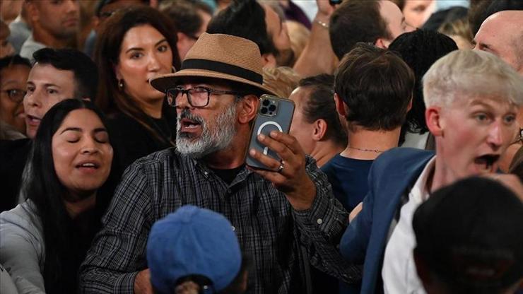 Harris’in mitingi sırasında Filistin yanlısı slogan atan gösterici salondan çıkarıldı