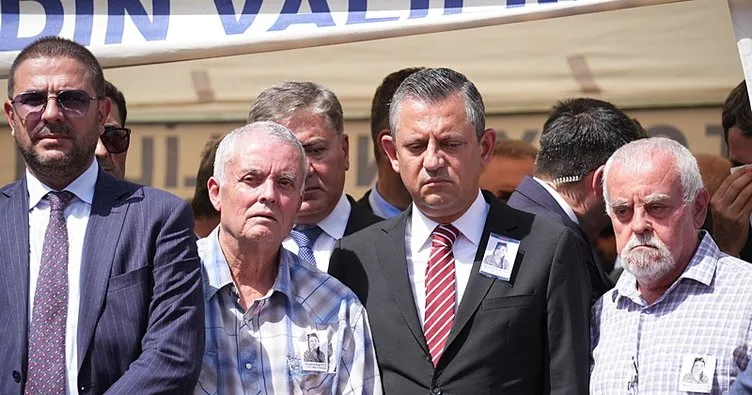 Özgür Özel’den şehit Ayşenur’un cenazesinde “Ben niye konuşmadım” kavgası! AK Parti’den ders gibi cevap