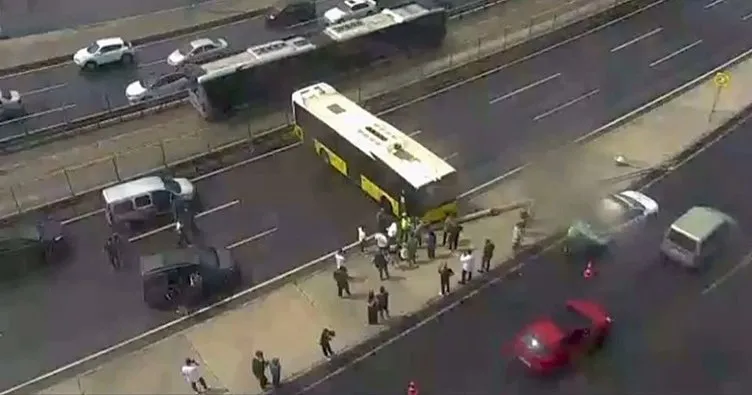 Yağış nedeniyle direksiyon hakimiyetini kaybeden İETT otobüsü kaza yaptı!