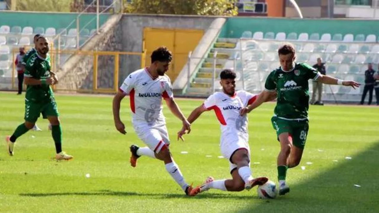 Futbolcudan teknik direktöre yumruk!