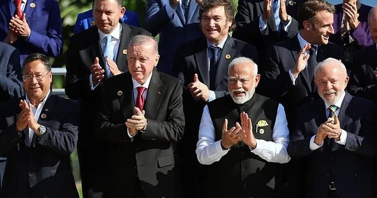 Başkan Erdoğan’dan peş peşe kritik temaslar! Aile fotoğrafı çekimine katıldı