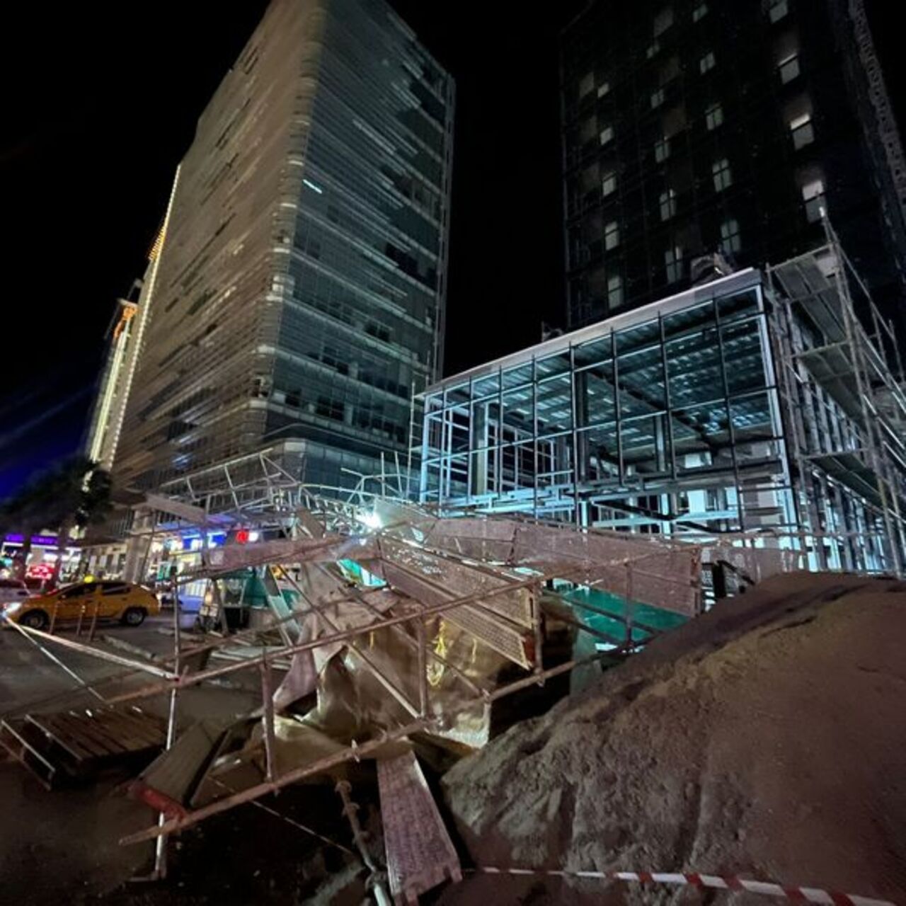 Bursa’da şiddetli lodos hayatı olumsuz etkiledi