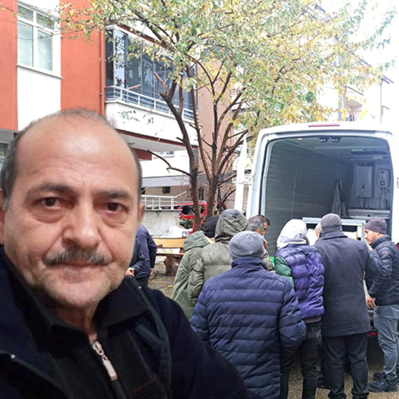 Ekmek almaya giderken otomobil çarptı