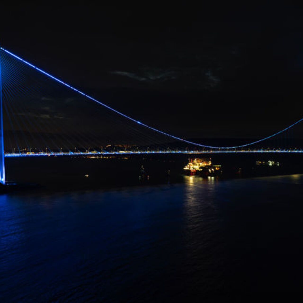 Gemi trafiği çift taraflı askıya alındı