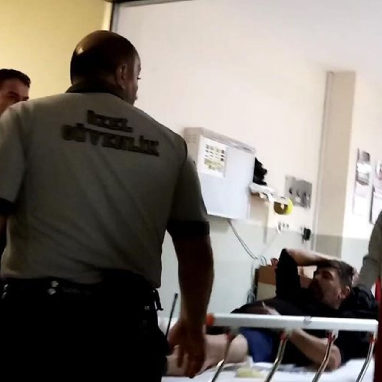 Gider açılmadı, ev sahibini vurdu