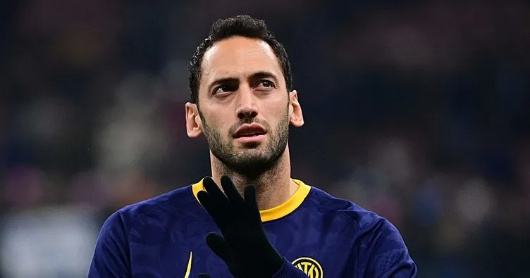 Hakan Çalhanoğlu, FIFA yılın orta sahası ödülüne aday gösterildi