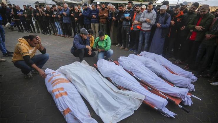 İsrail’in, Gazze saldırılarında can kaybı sayısı 43 bin 799’a yükseldi