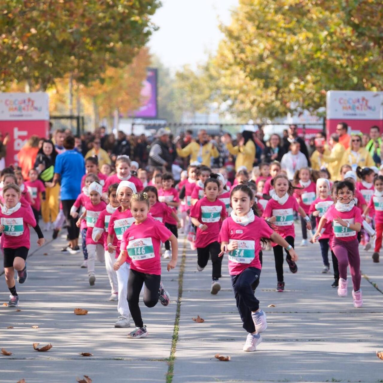 İstanbul Maratonu’nda sahne önce çocukların