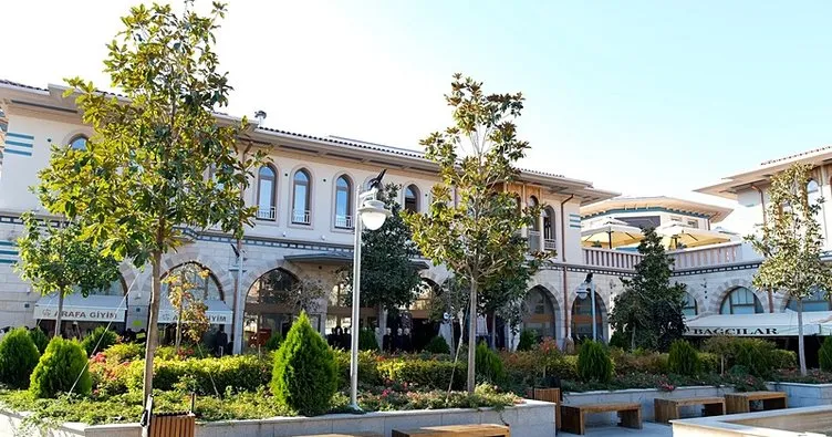 Mevlana’nın şehrinde örnek dönüşüm! Bakan Kurum: Konya Mevlana Meydanı’nı özüne kavuşturduk