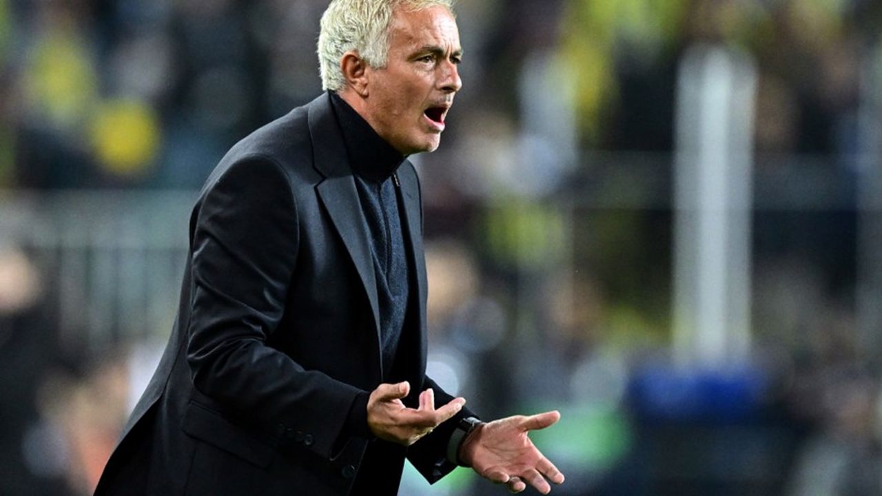 UEFA Fenerbahçe’ye ceza kesti, Mourinho’ya men!