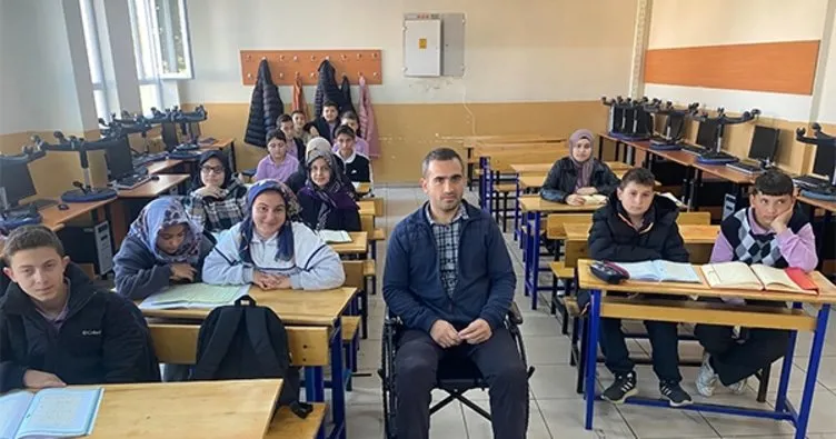 Van depreminde bacaklarını kaybeden öğretmenin meslek aşkı: ‘Yeniden doğdum, bu kez sadece bacaklarım yoktu’