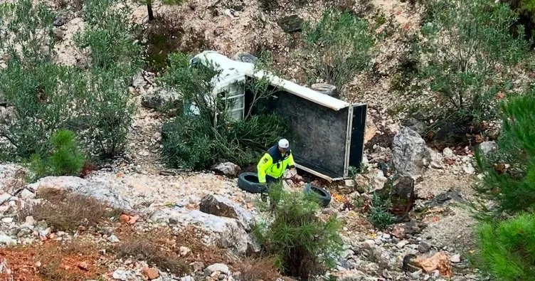 Alanya’da kamyonet uçuruma yuvarlandı: 9 yaşındaki kız çocuk hayatını kaybetti