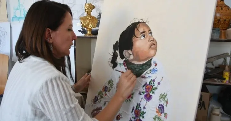 Anneannesinin çeyiz sandığı ilham oldu: Kanaviçe ve danteller tabloda