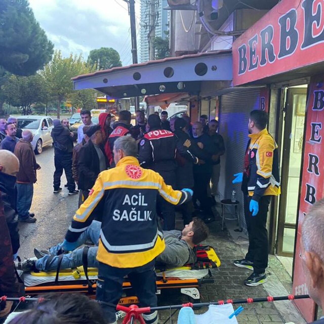 Annesinin sevgilisini 4 yerinden vurdu!