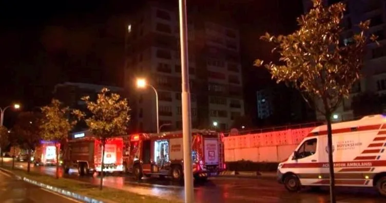 Apartmanın otoparkında yanan elektrikli araç binayı tahliye ettirdi