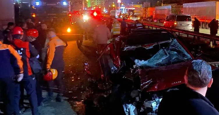 Artvin’de feci kaza! Otomobil TIR’a çarptı: 1 ölü, 1 yaralı