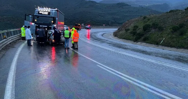 Bursa İznik’te feci kaza: TIR ile otomobil kafa kafaya girdi: 1 ölü 2 yaralı