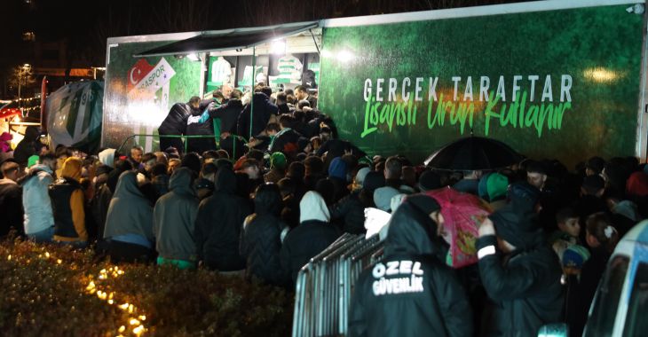 Bursaspor, ‘Yeni Yıl Meydanı’nda taraftarla buluştu