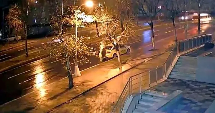 El frenini çekmeyi unuttuğu taksisinin altında can verdi