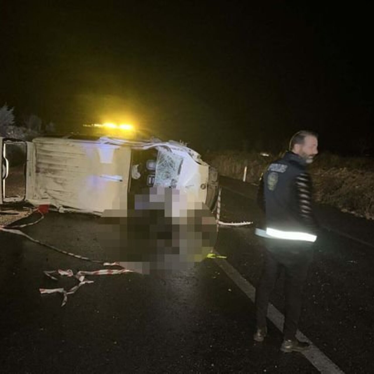 Hafif ticari araç devrildi: 1 ölü, 1 yaralı