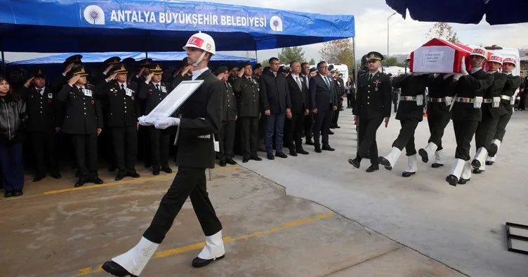 Helikopter şehitleri vatan toprağına emanet: Memleketlerinde son yolcuklarına uğurlandılar