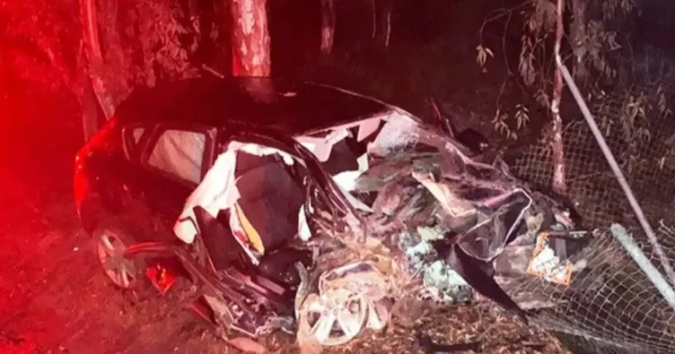 Kaza bir aileyi ayırdı: Bariyerlere çarpan otomobildeki anne öldü, baba ve oğlu yaralandı