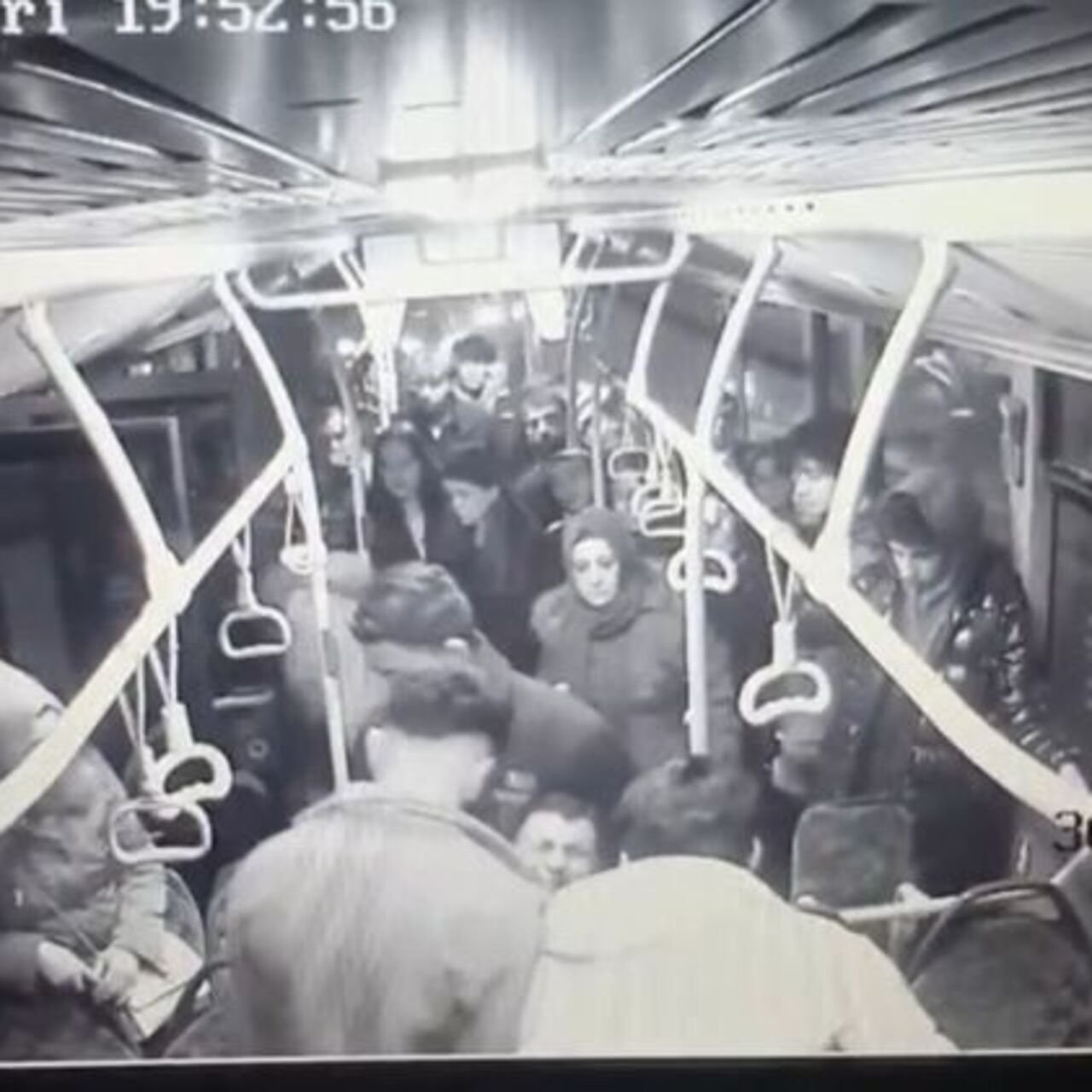 Otobüste yolcu fenalaştı! O anlar kamerada