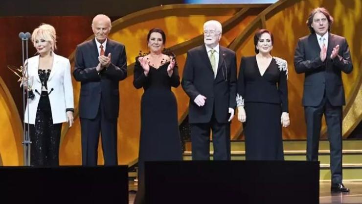 Pantene Altın Kelebek’te Yeşilçam efsaneleri ayakta alkışlandı