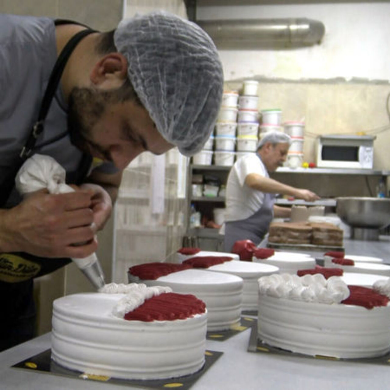 Pastaya çeyrek altın sakladılar! Dedektörle geldi