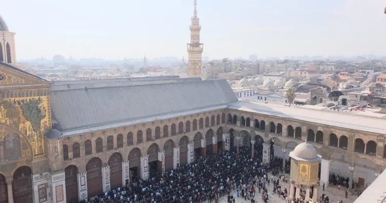 Şam’da ikinci Cumaya on binler akın etti: “Bizim komutanımız Muhammed” nidaları