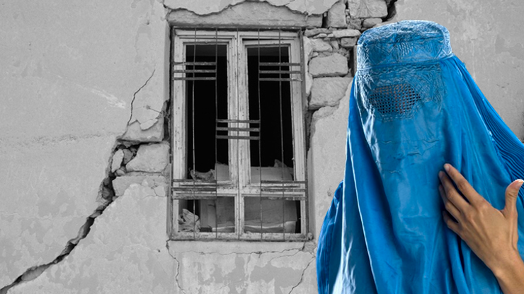 Taliban, kadınların özgürlük penceresini sıkı sıkıya kapattı: Şimdi de duvar örüyor…