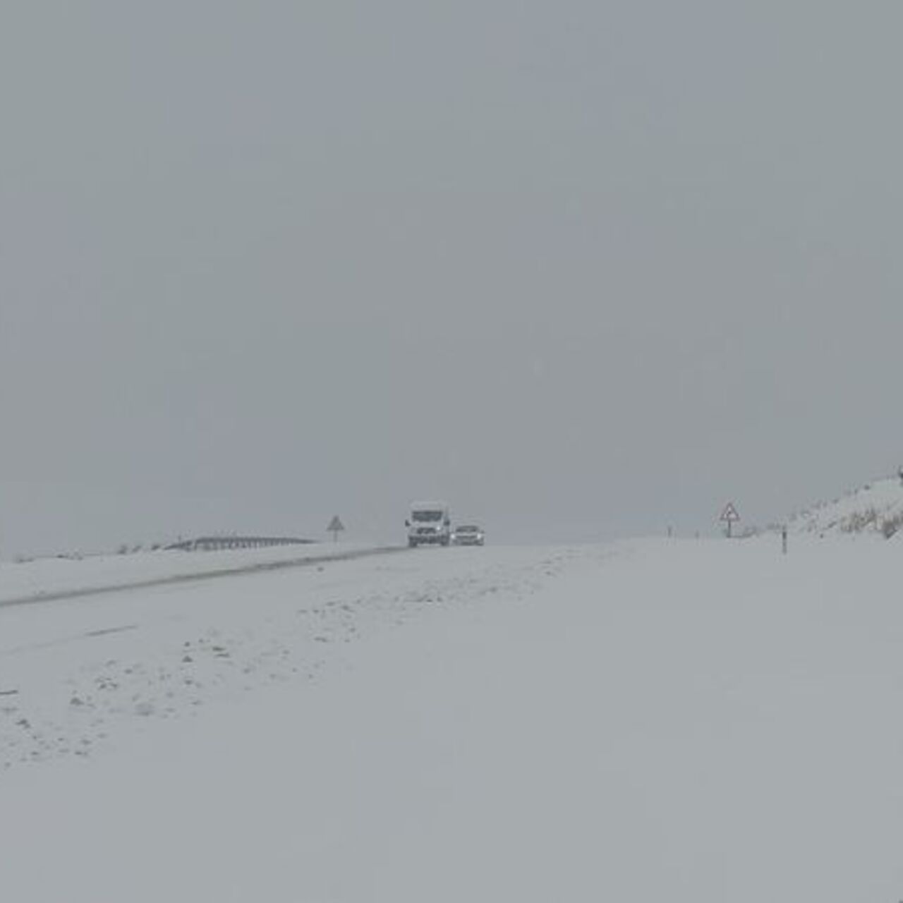 Van’da kar esareti! Yollar kapandı