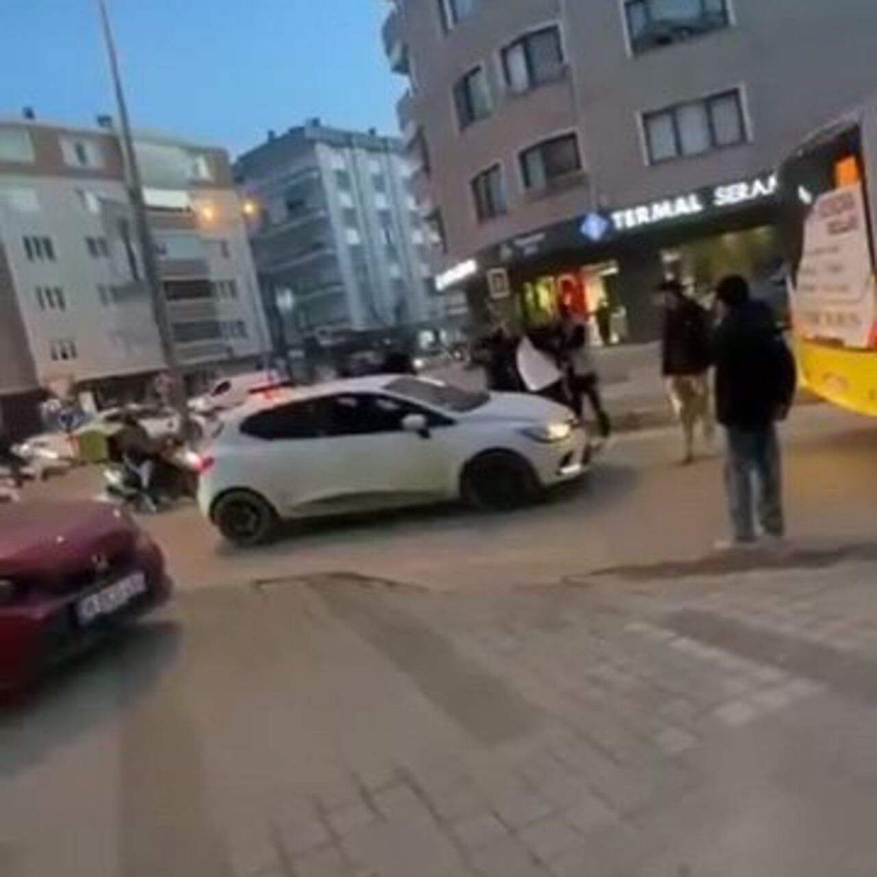 Yol verme tartışması kamerada