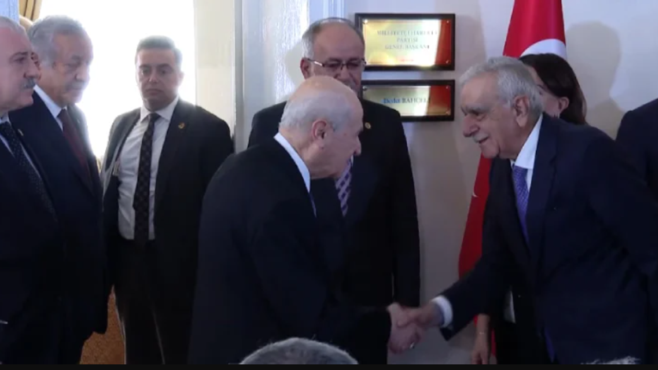 Bahçeli, DEM Parti heyetini kapıda karşıladı
