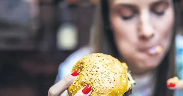 Düzensiz yemek ruh sağlığını etkiliyor