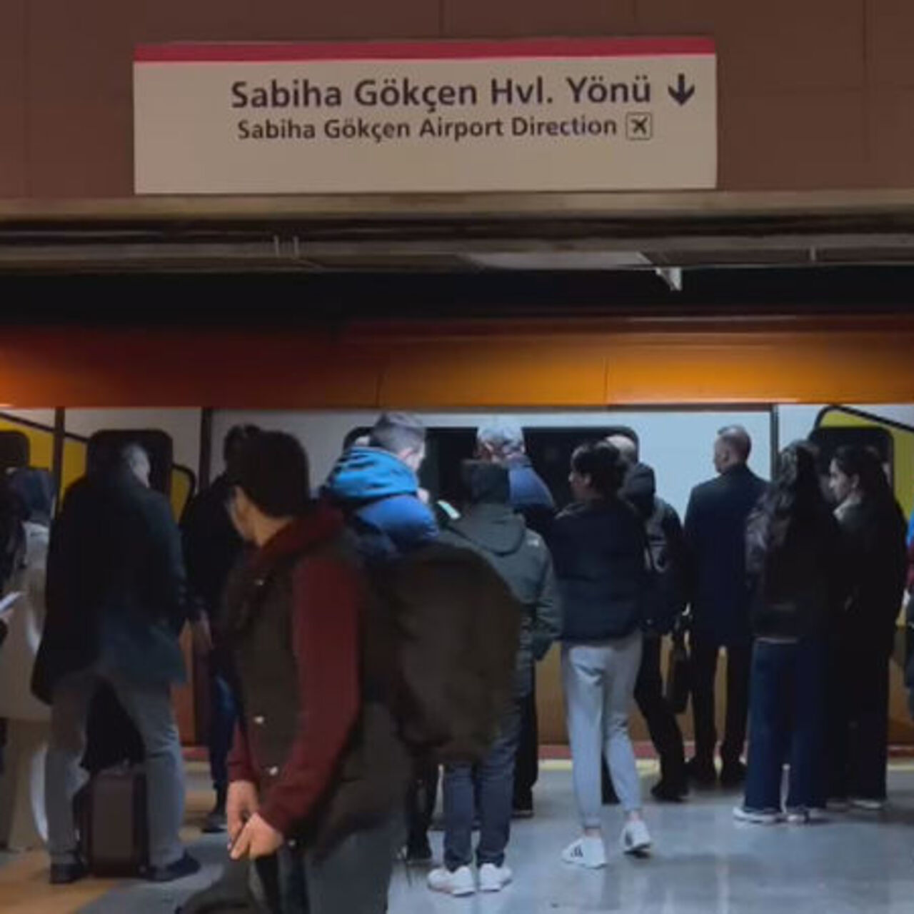 Elektrik kesilince seferler aksadı