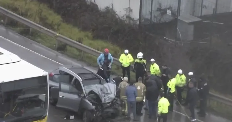 Otomobil İETT otobüsüyle çarpıştı: 1 ölü 4 yaralı