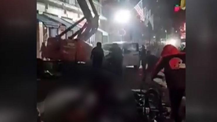 SON DAKİKA… ABD’de araç kalabalığın arasına daldı: Çok sayıda ölü ve yaralı var