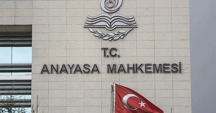 Sosyal medyadan siyasi propaganda yapan öğretmene ceza!