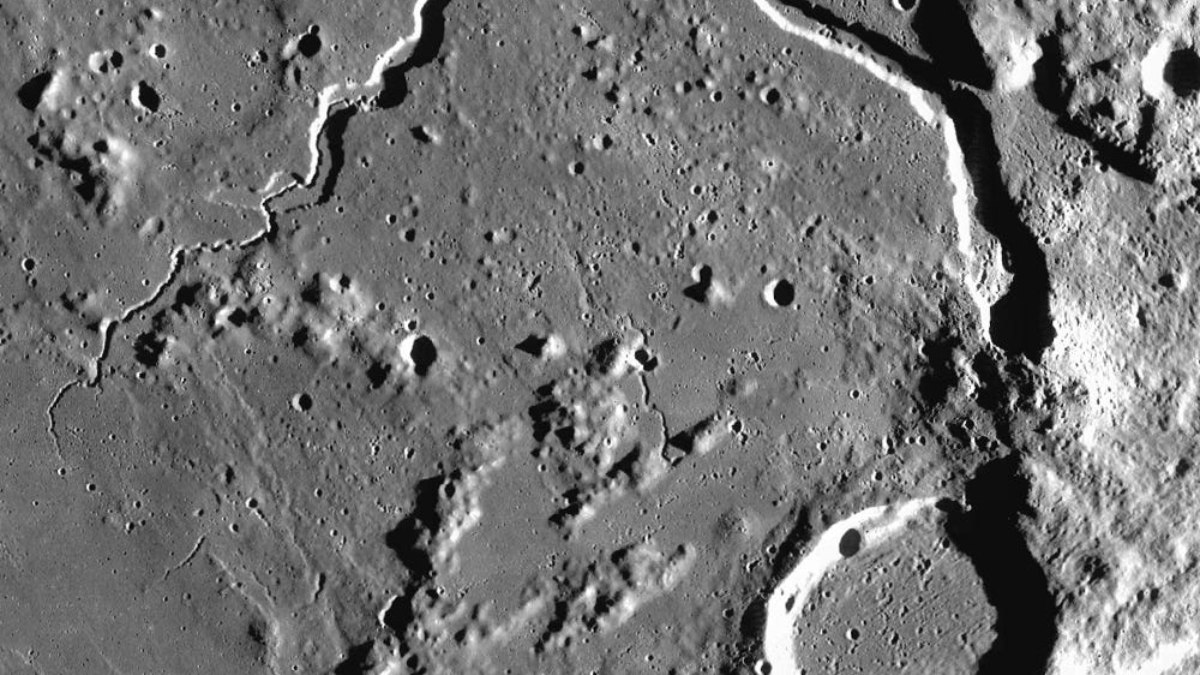 Ay’daki devasa kanyonlar nasıl oluştu: İşte bilimin cevabı