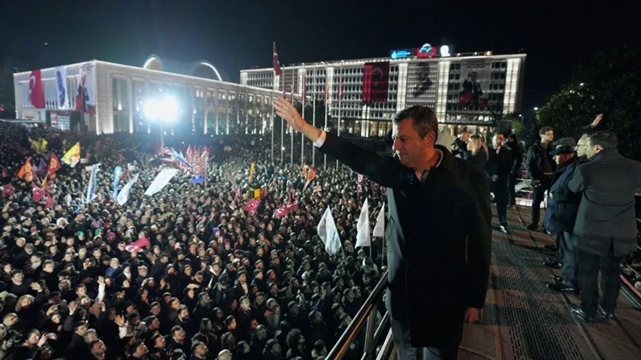 Özgür Özel’in Saraçhane’de kaldığı odadan görüntü paylaşıldı