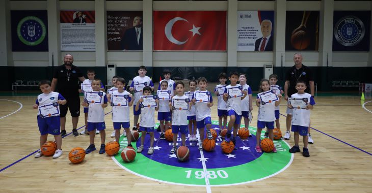 Yaz Spor Okulları’nda çocuklar sertifikalarına kavuştu