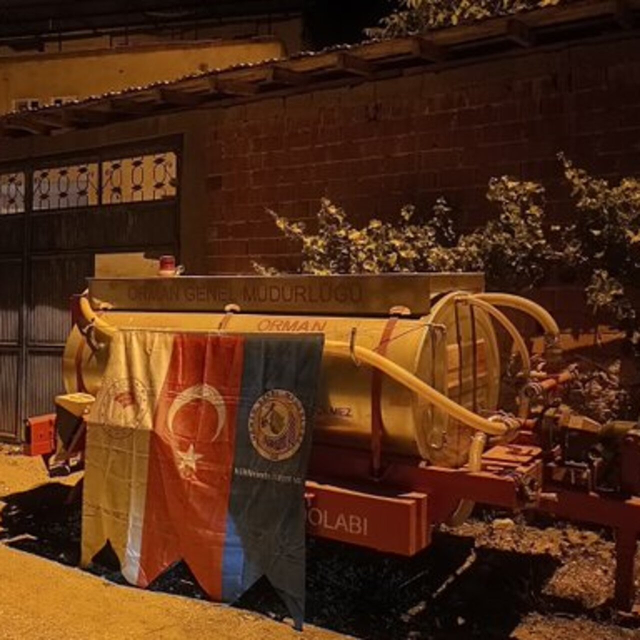 Hediye tankeri köy halkı için kabul etti