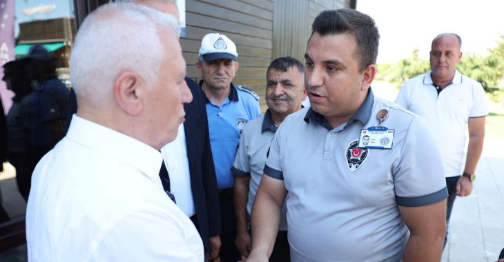 Kahraman güvenlik görevlisine Başkan Bozbey’den tebrik