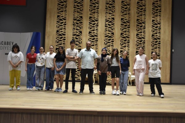 Karacabey Belediyesi Tiyatro Topluluğu yeni sezon eğitimlerine başladı